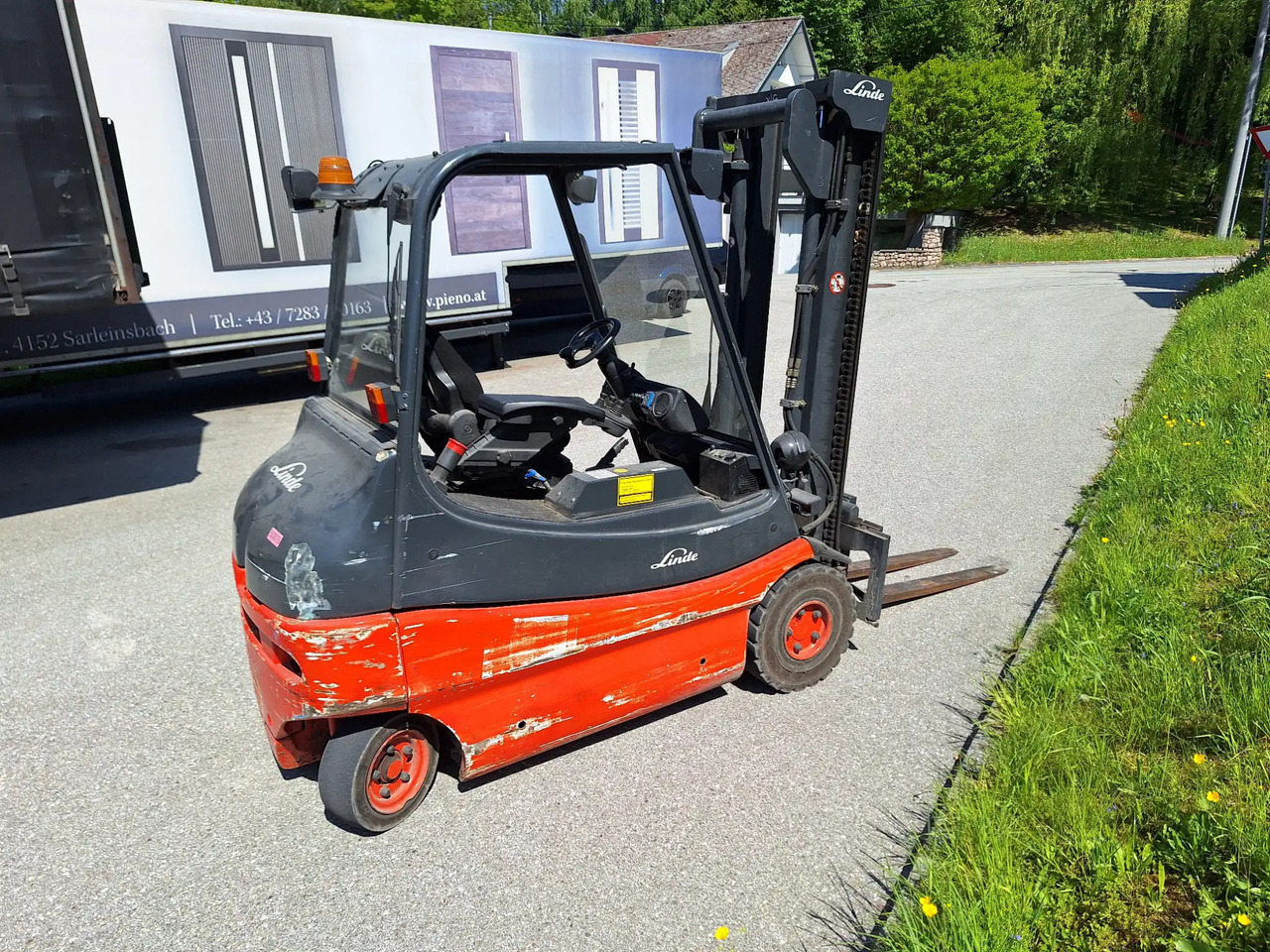 1 Stk. Elektrostapler (Linde) - Electric forklift: picture 1 1 Stk. Elektrostapler (Linde) - Electric forklift: picture 1
