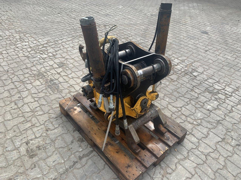 Engcon Engcon 20205 Rototilt NTP10 - Tiltrotator for Construction machinery: picture 3 Engcon Engcon 20205 Rototilt NTP10 - Tiltrotator for Construction machinery: picture 3