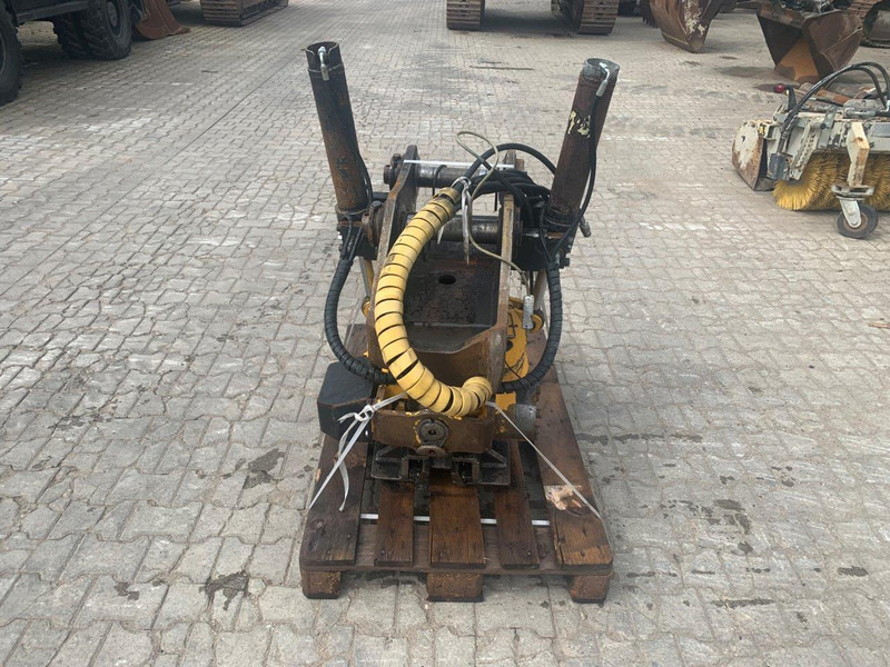 Engcon Engcon 20205 Rototilt NTP10 - Tiltrotator for Construction machinery: picture 1 Engcon Engcon 20205 Rototilt NTP10 - Tiltrotator for Construction machinery: picture 1