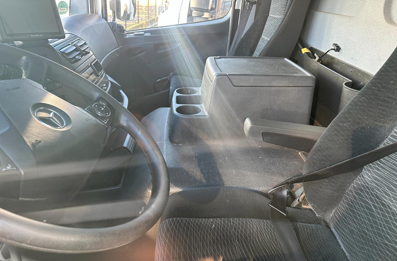 Mercedes Benz 1324 FURGONE 6,10 E SPONDA EURO 6 - Box truck: picture 5 Mercedes Benz 1324 FURGONE 6,10 E SPONDA EURO 6 - Box truck: picture 5