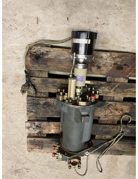 Liebherr A934C - Hydraulics: picture 1 Liebherr A934C - Hydraulics: picture 1