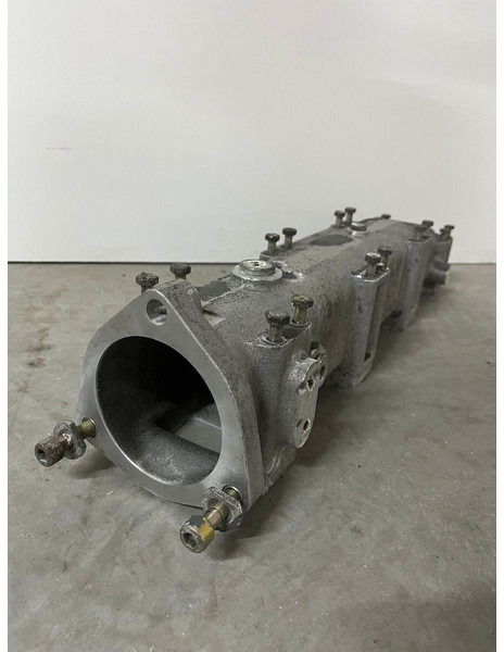 Liebherr A974 / P974 / R942 / R944 / R954 / R964 / R974 / R974B - A 974 / P 974 / R 942 / R 944 / R 954 / R 964 / R 974 / R 974B - Air intake pipe: picture 5 Liebherr A974 / P974 / R942 / R944 / R954 / R964 / R974 / R974B - A 974 / P 974 / R 942 / R 944 / R 954 / R 964 / R 974 / R 974B - Air intake pipe: picture 5