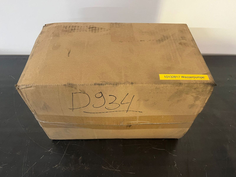 Liebherr P944 / R954 / R944 / R954 / L556-454 / L566-460 - Coolant pump: picture 4 Liebherr P944 / R954 / R944 / R954 / L556-454 / L566-460 - Coolant pump: picture 4