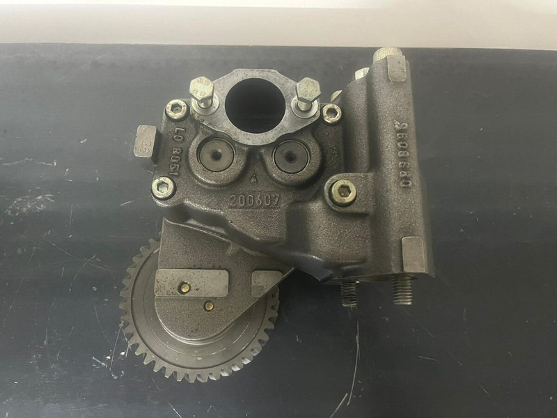 Liebherr P964 , R974 ,R964 - Oil pump: picture 2 Liebherr P964 , R974 ,R964 - Oil pump: picture 2