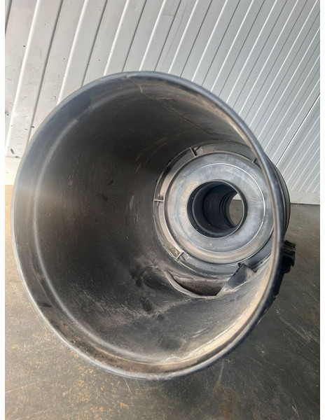 Liebherr R904 / A904C Li / A904 Li / A900C Li / A900C / R900C Li / R904C / R900C Li - Air intake system: picture 3 Liebherr R904 / A904C Li / A904 Li / A900C Li / A900C / R900C Li / R904C / R900C Li - Air intake system: picture 3