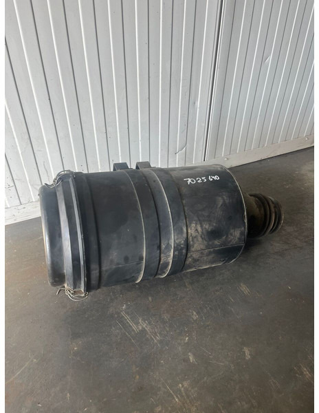 Liebherr R904 / A904C Li / A904 Li / A900C Li / A900C / R900C Li / R904C / R900C Li - Air intake system: picture 1 Liebherr R904 / A904C Li / A904 Li / A900C Li / A900C / R900C Li / R904C / R900C Li - Air intake system: picture 1