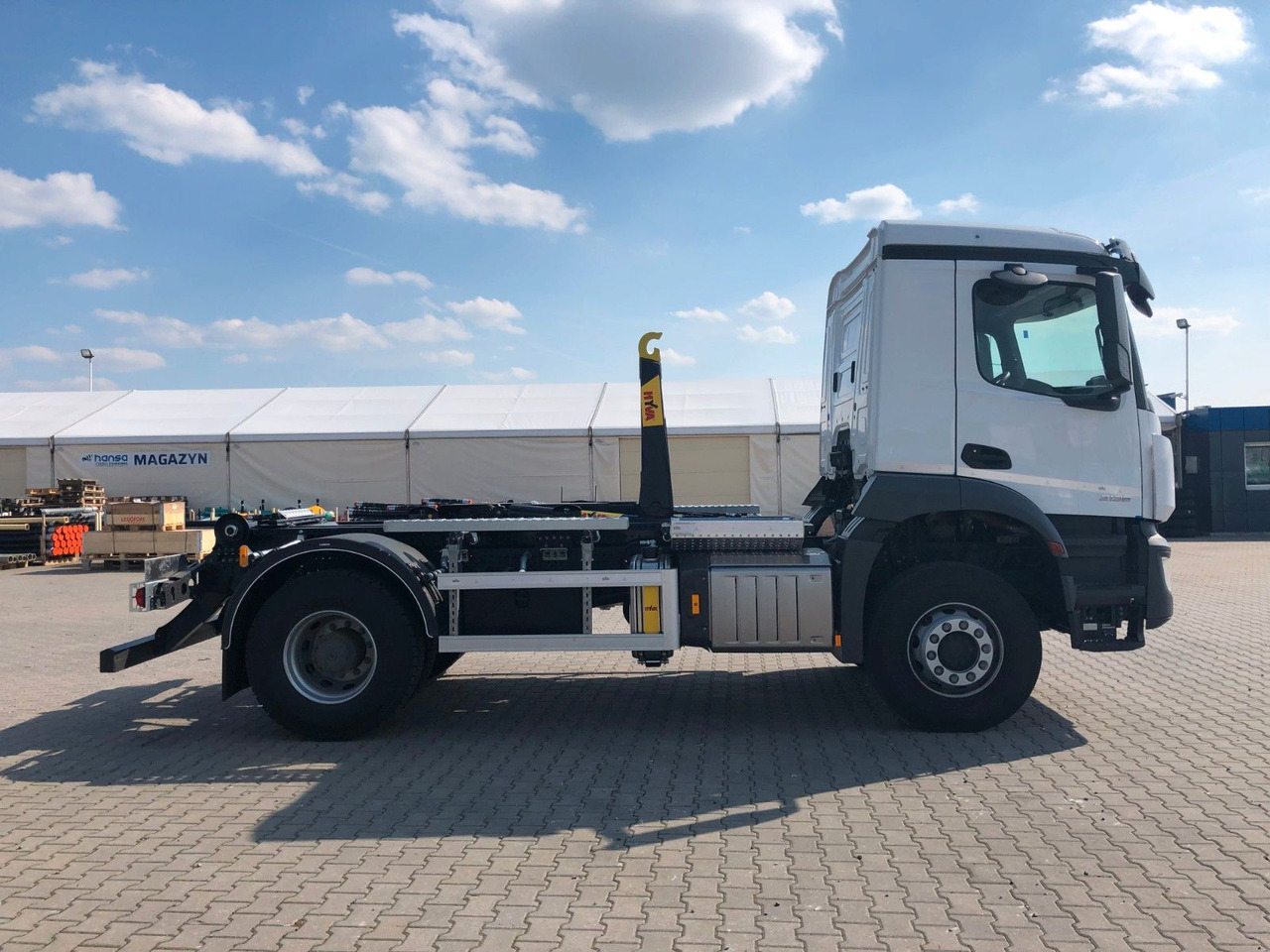 Mercedes-Benz AROCS 2136 Abrollkipper HYVA HKS-12-37-S - Hook lift truck: picture 3 Mercedes-Benz AROCS 2136 Abrollkipper HYVA HKS-12-37-S - Hook lift truck: picture 3