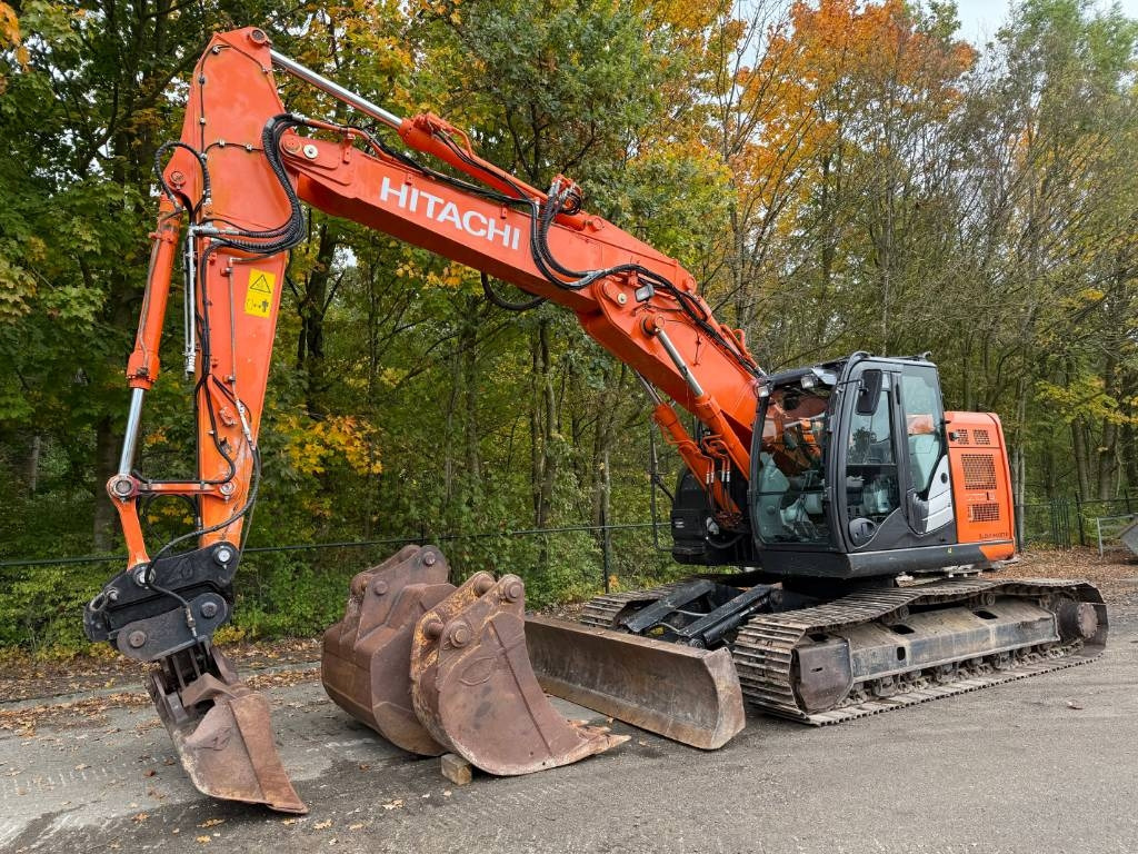 Hitachi ZX225 US LC-6 - Crawler excavator: picture 1 Hitachi ZX225 US LC-6 - Crawler excavator: picture 1
