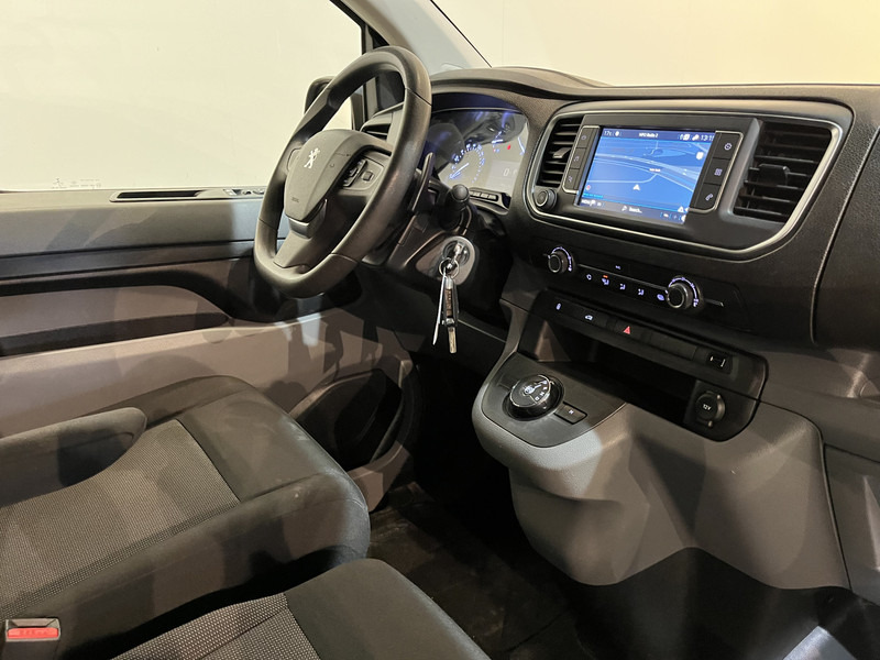 Peugeot Expert 2.0 BlueHDI Long Premium 180 PK Automaat / Euro 6 / Airco / Cruise Control / Navigatie / CarPlay / Trekhaak / PDC / Imperiaal / 3-Zits 90.000 KM !! - Small van: picture 3 Peugeot Expert 2.0 BlueHDI Long Premium 180 PK Automaat / Euro 6 / Airco / Cruise Control / Navigatie / CarPlay / Trekhaak / PDC / Imperiaal / 3-Zits 90.000 KM !! - Small van: picture 3