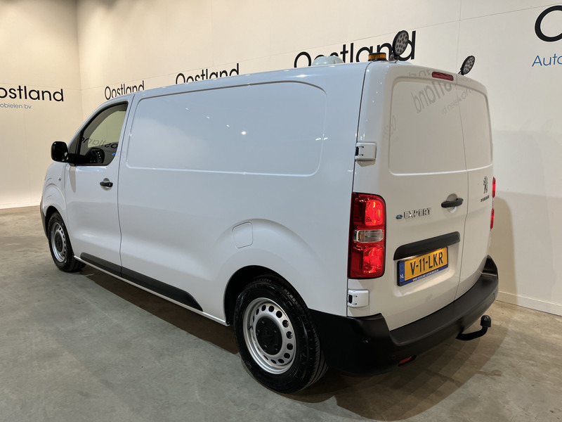 Small van, Electric van Peugeot e-Expert EV L2 75 kWh Servicebus / Inrichting / 100% Elektrisch / Airco / 220V. / Trekhaak / Camera / Cruise Control / Navigatie / CarPlay / 3-Zits / 1.900 KM !!: picture 19