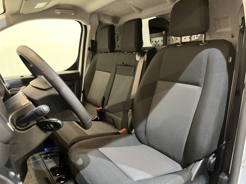 Small van, Electric van Peugeot e-Expert EV L2 75 kWh Servicebus / Inrichting / 100% Elektrisch / Airco / 220V. / Trekhaak / Camera / Cruise Control / Navigatie / CarPlay / 3-Zits / 1.900 KM !!: picture 7