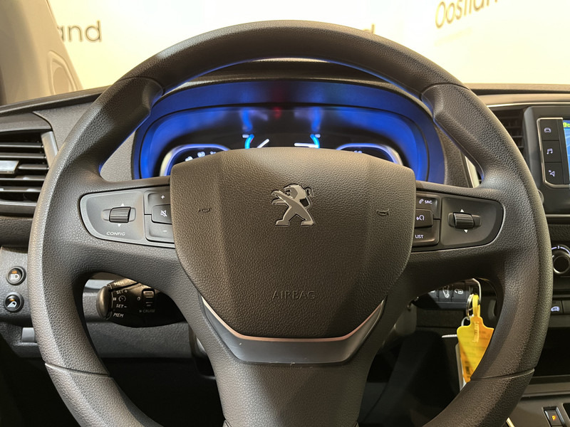 Small van, Electric van Peugeot e-Expert EV L2 75 kWh Servicebus / Inrichting / 100% Elektrisch / Airco / 220V. / Trekhaak / Camera / Cruise Control / Navigatie / CarPlay / 3-Zits / 1.900 KM !!: picture 17