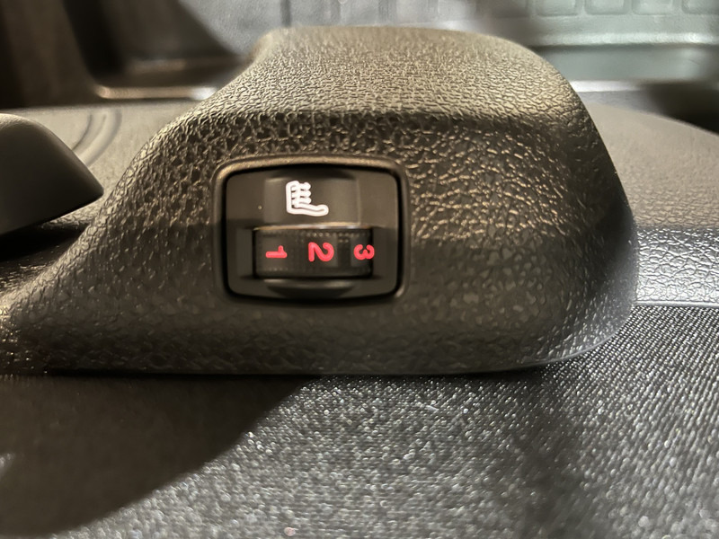 Small van, Electric van Peugeot e-Expert EV L2 75 kWh Servicebus / Inrichting / 100% Elektrisch / Airco / 220V. / Trekhaak / Camera / Cruise Control / Navigatie / CarPlay / 3-Zits / 1.900 KM !!: picture 16