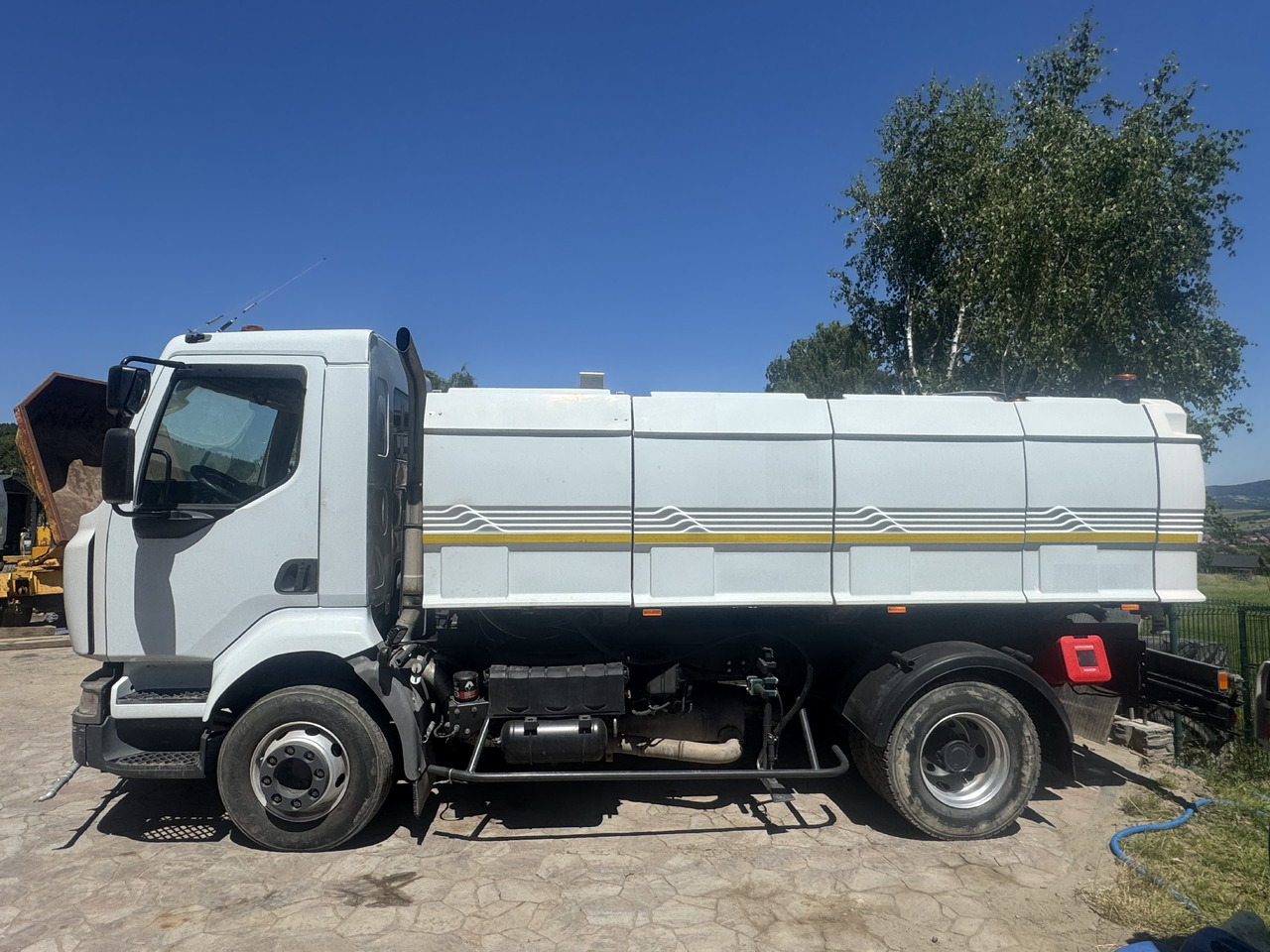 Renault Midlum water truck laveuse sprinkler - Road sweeper: picture 2 Renault Midlum water truck laveuse sprinkler - Road sweeper: picture 2