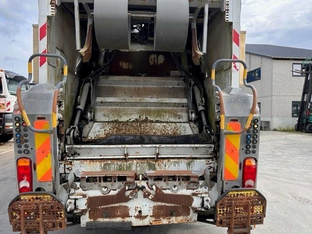 Renault 310 DXI - Garbage truck: picture 4 Renault 310 DXI - Garbage truck: picture 4