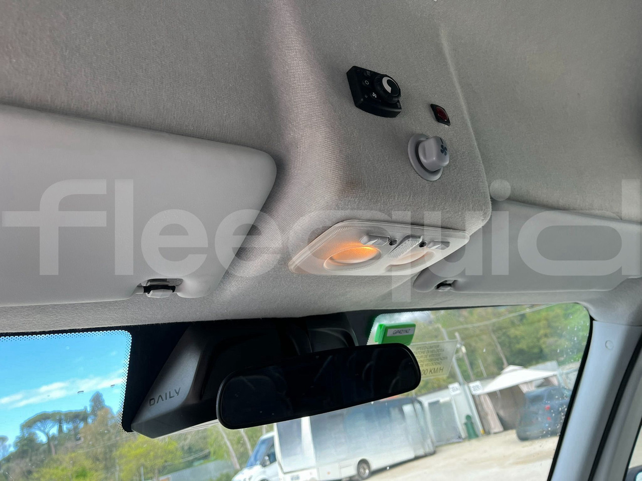 Minibus, Passenger van Iveco Daily: picture 14