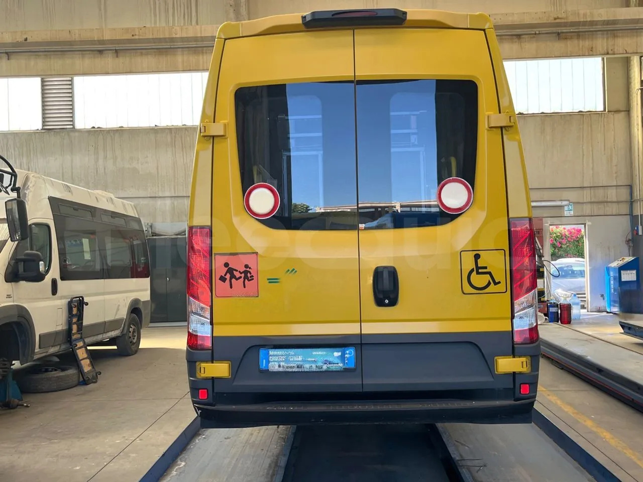 Iveco Daily - School bus: picture 5 Iveco Daily - School bus: picture 5