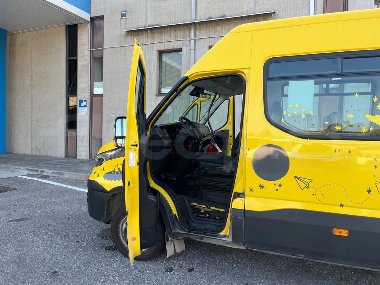 School bus Iveco Daily: picture 14