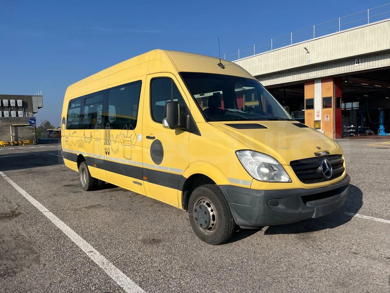 School bus Mercedes-Benz Sprinter: picture 1