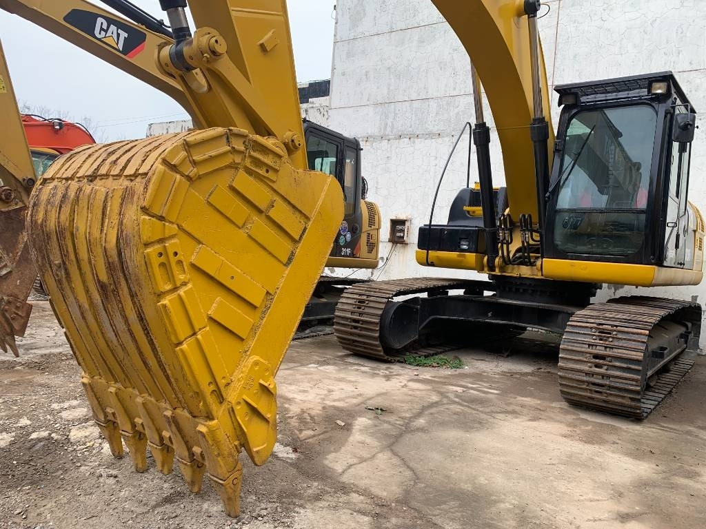 CAT 323 D L - Crawler excavator: picture 2 CAT 323 D L - Crawler excavator: picture 2