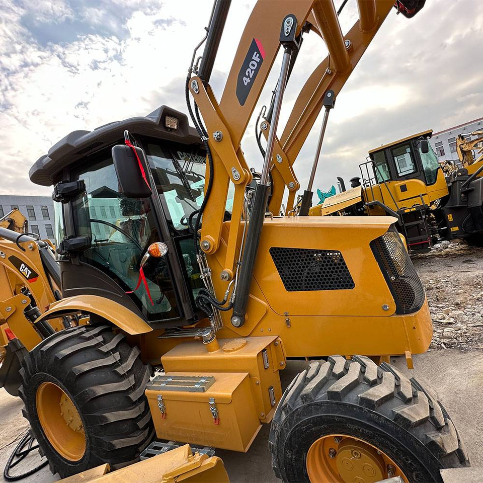 CATERPILLAR 420F - Backhoe loader: picture 3 CATERPILLAR 420F - Backhoe loader: picture 3