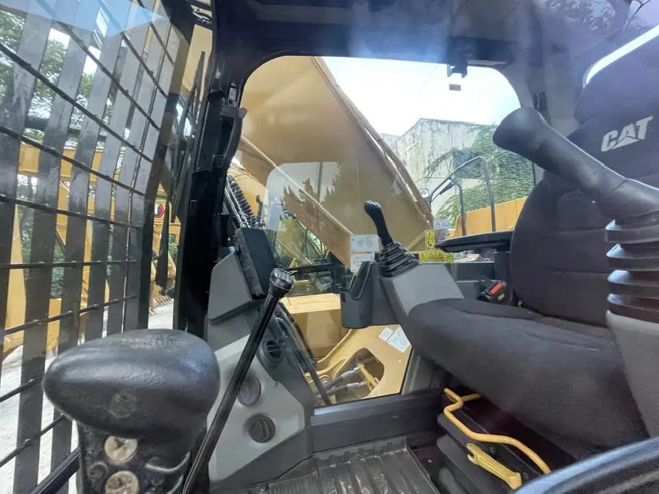 CATERPILLAR 330 gc - Construction machinery: picture 5 CATERPILLAR 330 gc - Construction machinery: picture 5