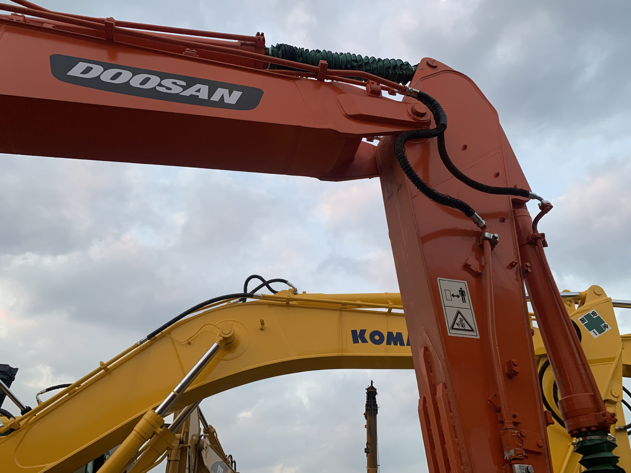 DOOSAN DX225LC - Wheel excavator: picture 5 DOOSAN DX225LC - Wheel excavator: picture 5