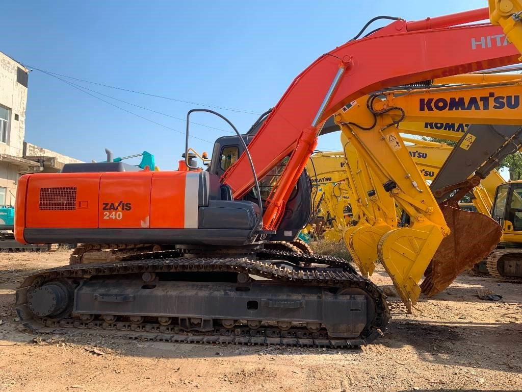 Hitachi Zaxis 240 - Crawler excavator: picture 2 Hitachi Zaxis 240 - Crawler excavator: picture 2