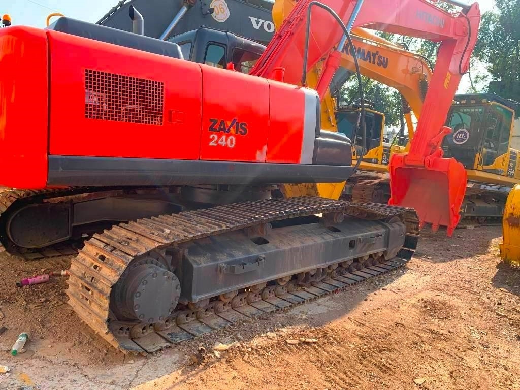 Hitachi Zaxis 240 - Crawler excavator: picture 2 Hitachi Zaxis 240 - Crawler excavator: picture 2