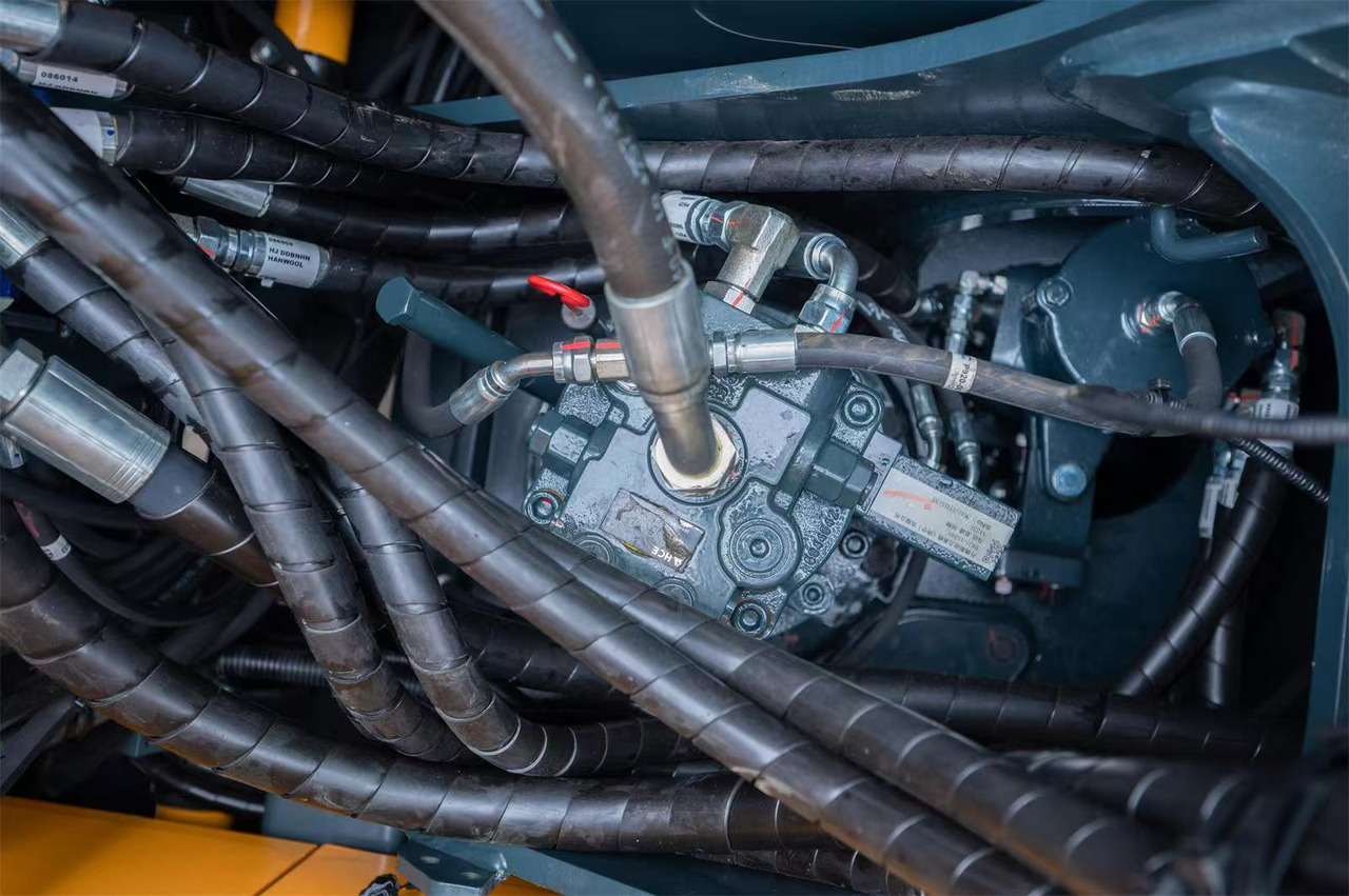 Hyundai HX80 - Mini excavator: picture 5 Hyundai HX80 - Mini excavator: picture 5