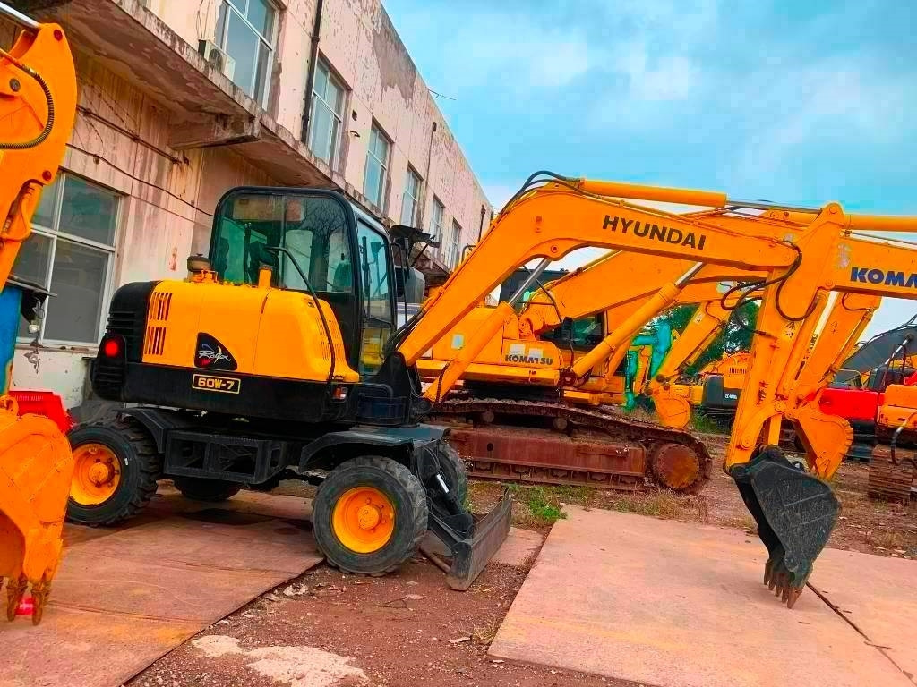 Hyundai Robex 60 W-7  - Wheel excavator: picture 1 Hyundai Robex 60 W-7  - Wheel excavator: picture 1