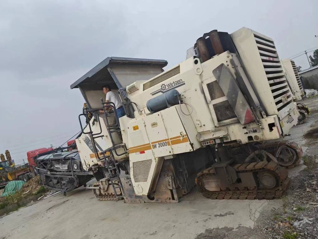 Wirtgen W2000 - Cold planer: picture 1 Wirtgen W2000 - Cold planer: picture 1