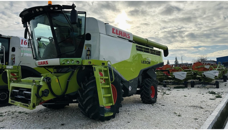 Claas Lexion 770 - Combine harvester: picture 1 Claas Lexion 770 - Combine harvester: picture 1