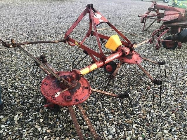 Kuhn GF22 2 ROTORS VENDER - Tedder/ Rake: picture 1 Kuhn GF22 2 ROTORS VENDER - Tedder/ Rake: picture 1