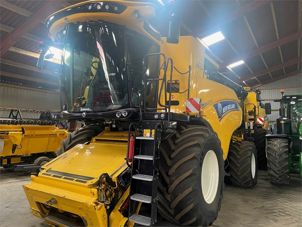 New Holland CR9.90 ST.V EU AMEA - Combine harvester: picture 1 New Holland CR9.90 ST.V EU AMEA - Combine harvester: picture 1