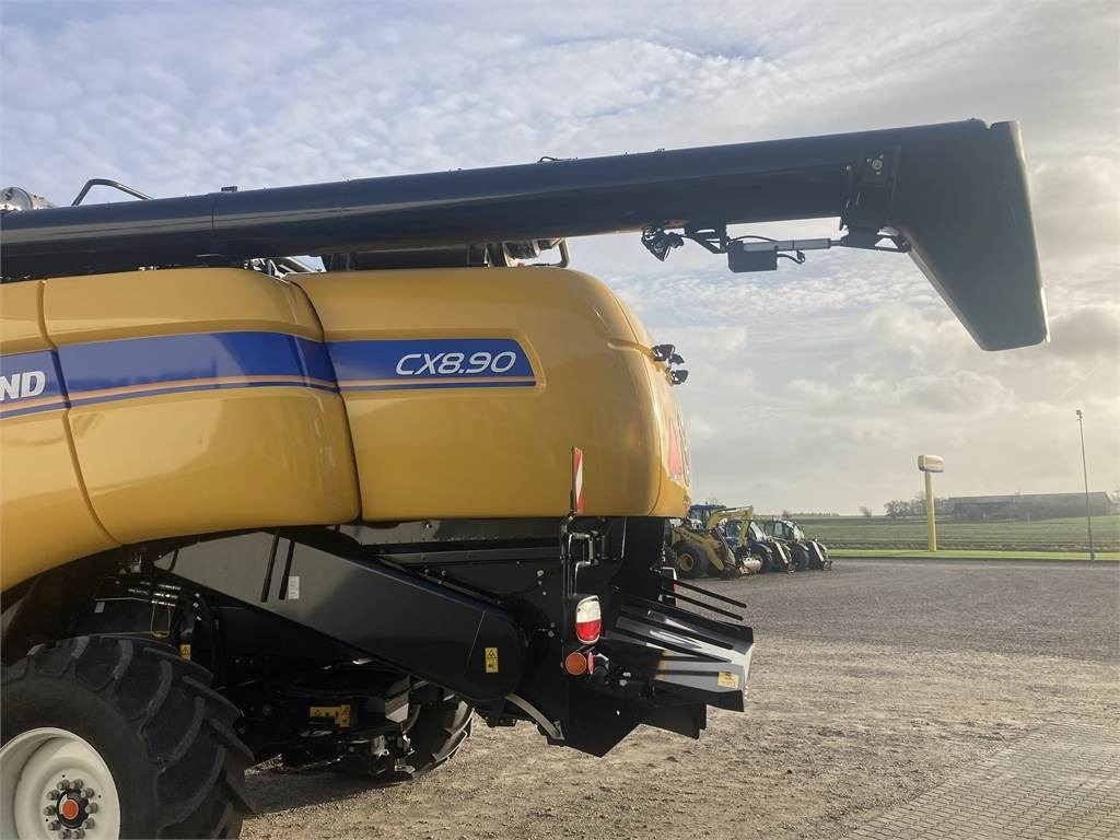 Combine harvester New Holland CX8.90 STAGE 5: picture 7