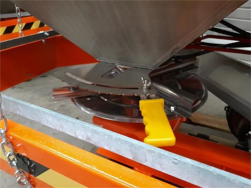 - - - 1000l - Sand/ Salt spreader for Utility/ Special vehicle: picture 4 - - - 1000l - Sand/ Salt spreader for Utility/ Special vehicle: picture 4