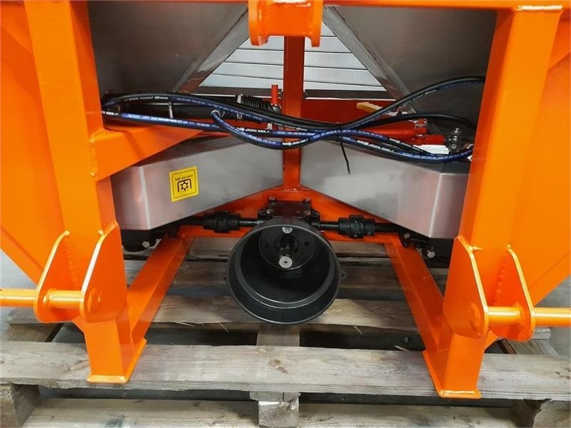 Sand/ Salt spreader for Utility/ Special vehicle - - - 1000l: picture 8 Sand/ Salt spreader for Utility/ Special vehicle - - - 1000l: picture 8