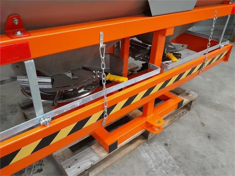 - - - 1000l - Sand/ Salt spreader for Utility/ Special vehicle: picture 3 - - - 1000l - Sand/ Salt spreader for Utility/ Special vehicle: picture 3