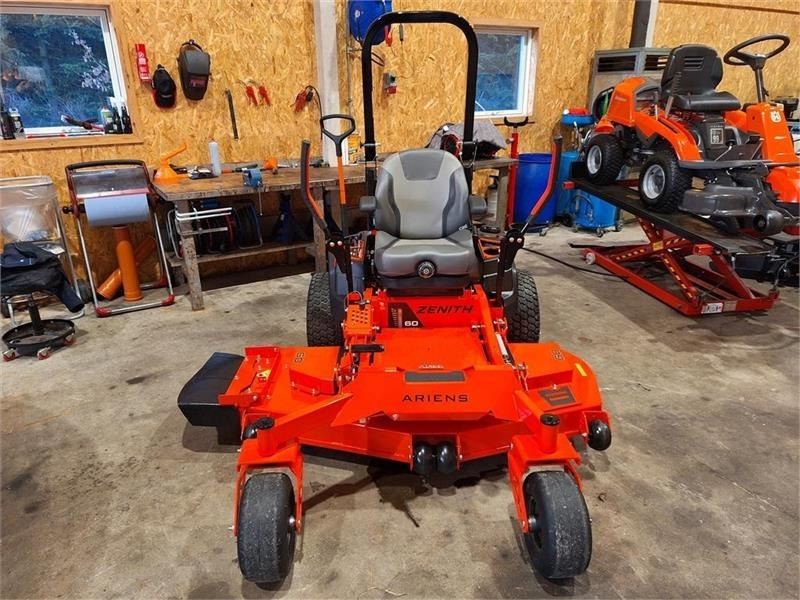 Ariens Zenith 60" SD - Municipal tractor: picture 2 Ariens Zenith 60" SD - Municipal tractor: picture 2