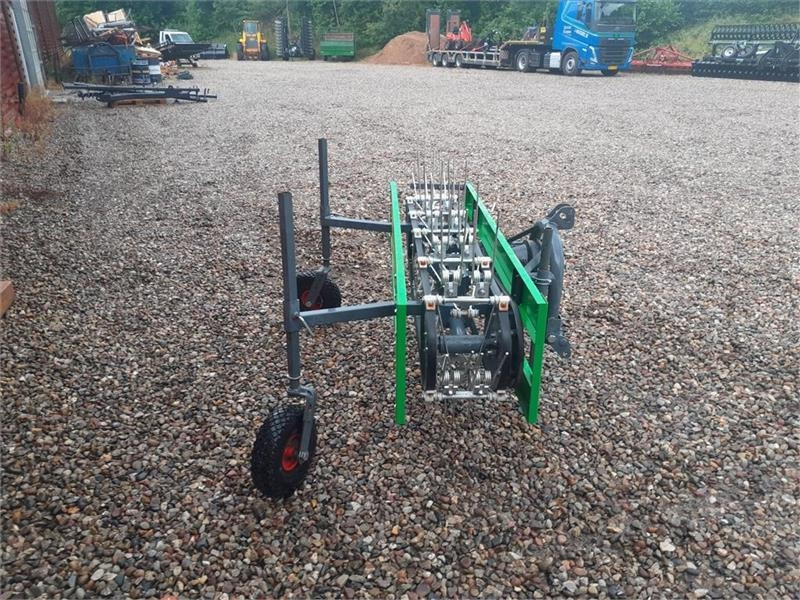 - - - HØ VENDER - Attachment for Municipal tractor: picture 3 - - - HØ VENDER - Attachment for Municipal tractor: picture 3