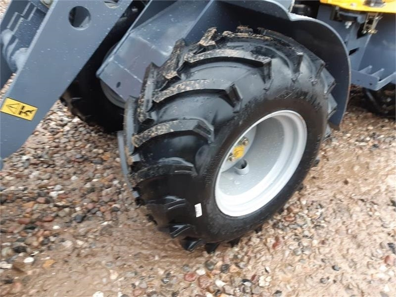 Compact loader Eurotrac W11 med lav tårn: picture 13