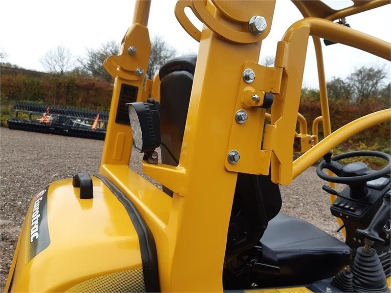 Compact loader Eurotrac W11 med lav tårn: picture 9