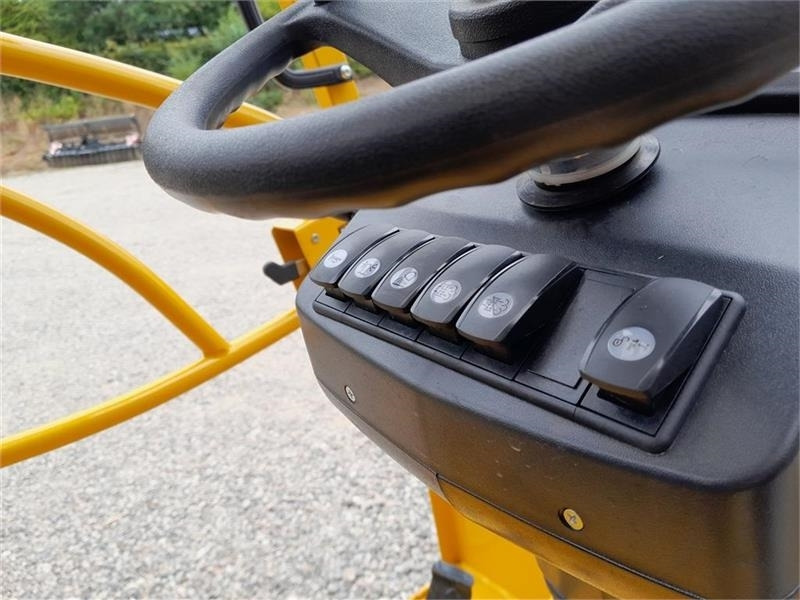 Compact loader Eurotrac W12 F XL: picture 11