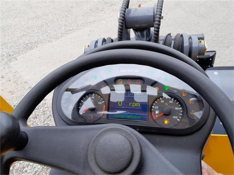 Compact loader Eurotrac W12 F XL: picture 10