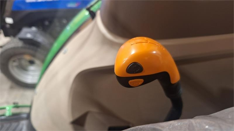 John Deere 5075E - Farm tractor: picture 5 John Deere 5075E - Farm tractor: picture 5