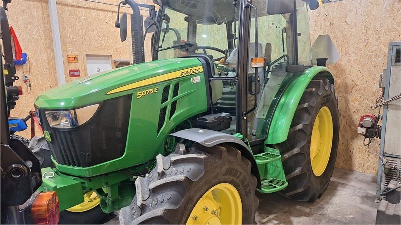 John Deere 5075E - Farm tractor: picture 2 John Deere 5075E - Farm tractor: picture 2