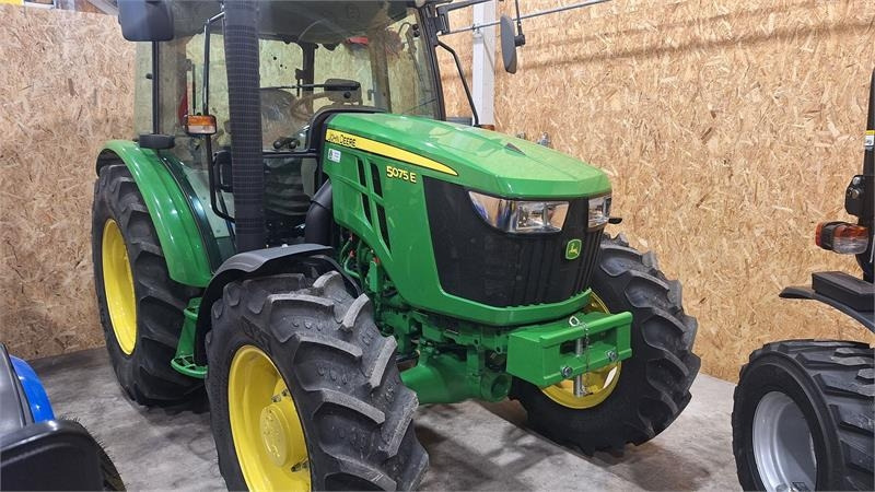 John Deere 5075E - Farm tractor: picture 1 John Deere 5075E - Farm tractor: picture 1