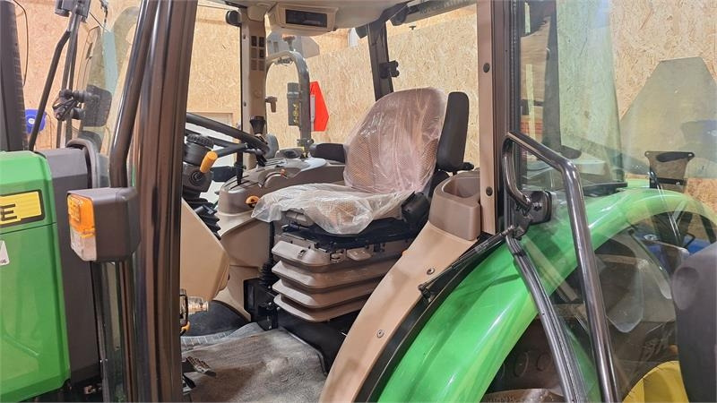 John Deere 5075E - Farm tractor: picture 3 John Deere 5075E - Farm tractor: picture 3