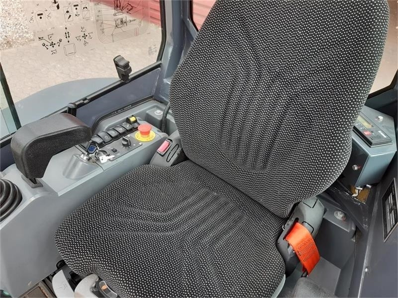 Mini excavator XCMG xe27e: picture 7